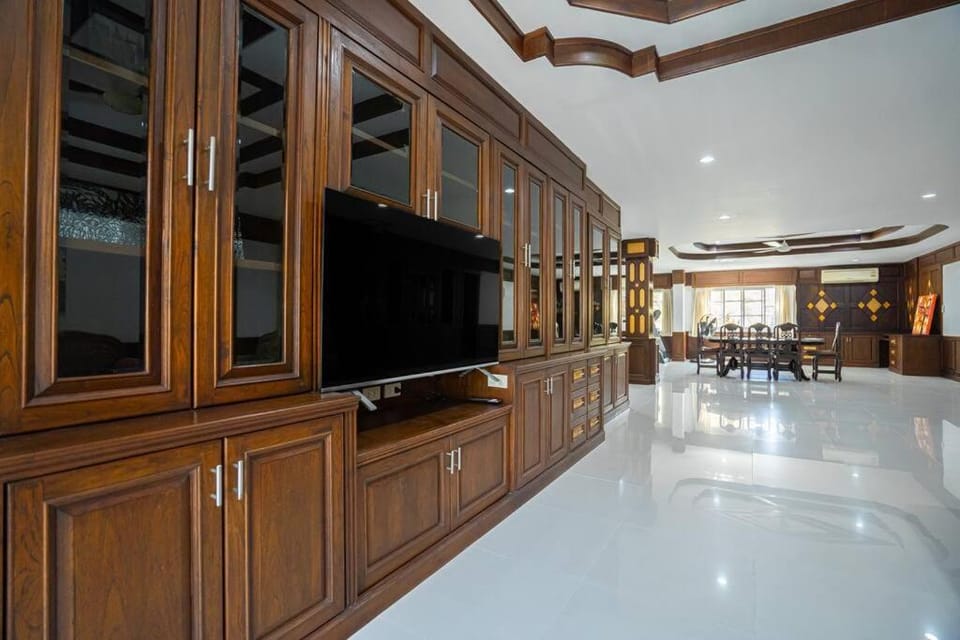 Communal lounge/ TV room, TV and multimedia, Living room