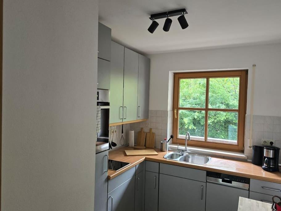 Coffee/tea facilities, Kitchen or kitchenette, stove, toaster