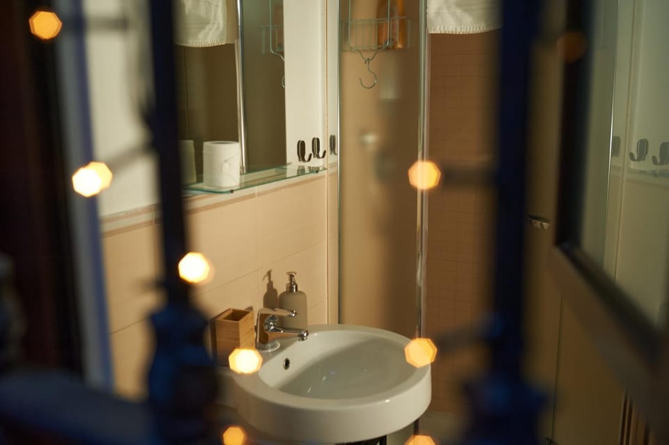 Shower, Toilet, Property building, Bathroom