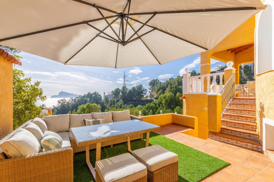 Property building, Balcony/Terrace, Living room