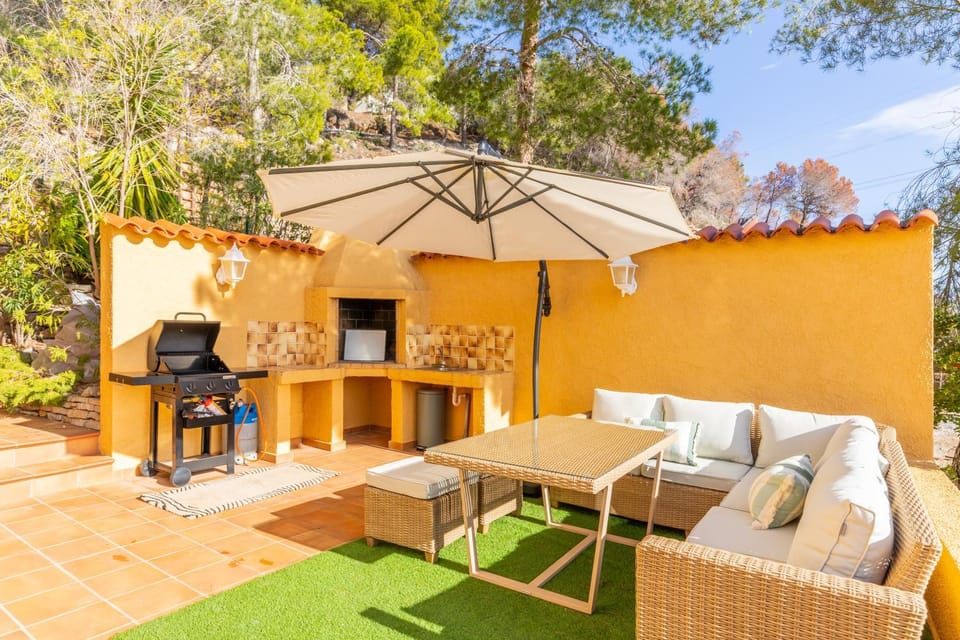 Property building, Balcony/Terrace, Living room