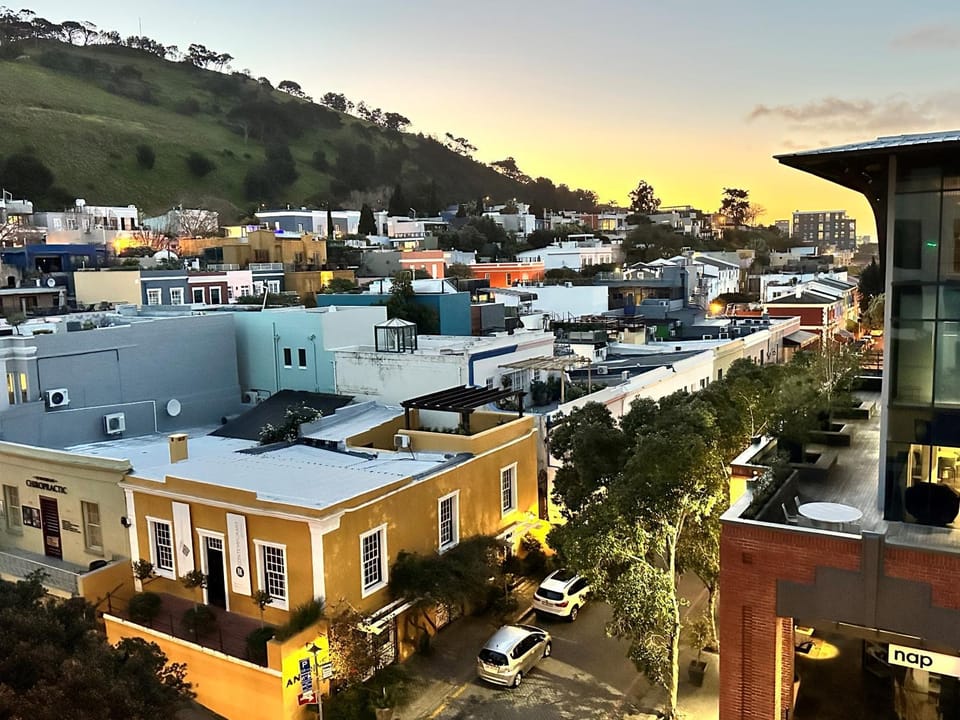 Neighbourhood, Mountain view, Street view, Location