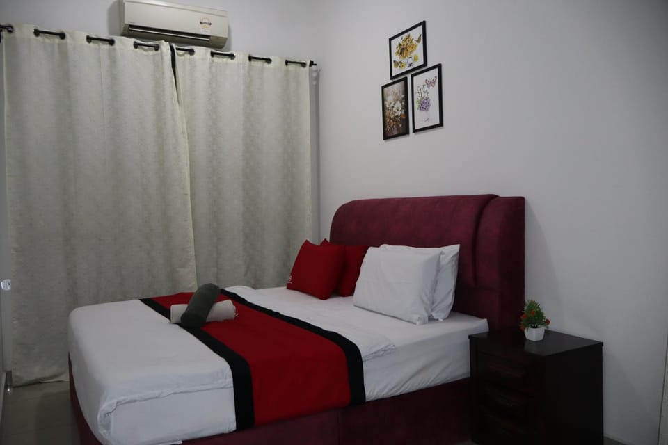 Cozy 2BR 2Bath 2-5 Pax Cybersquare King and Queen Beds Wi-Fi Netflix 1313 House in Selangor, Malaysia