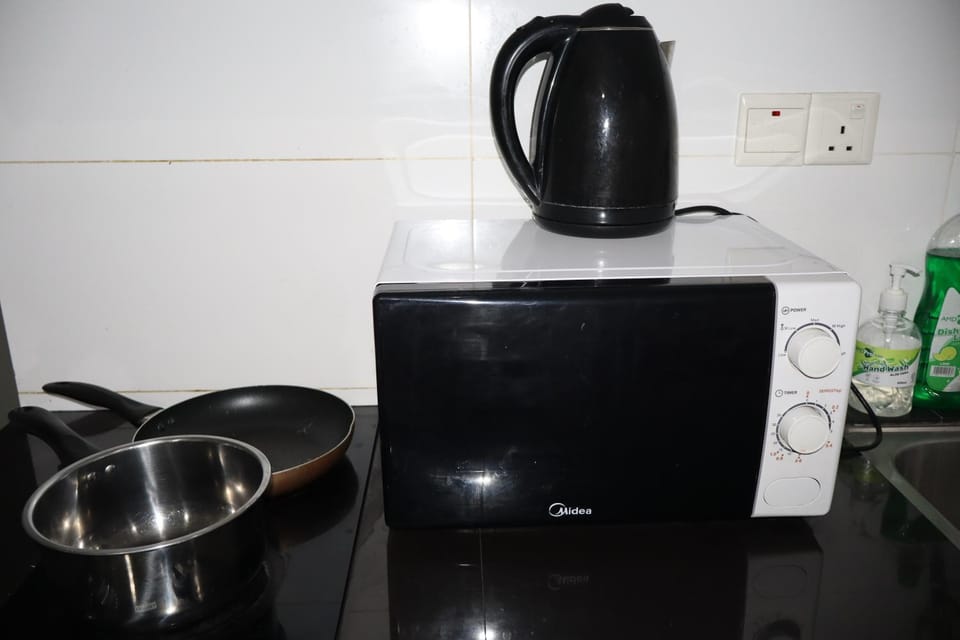 Cozy 2BR 2Bath 2-5 Pax Cybersquare King and Queen Beds Wi-Fi Netflix 1313 House in Selangor, Malaysia