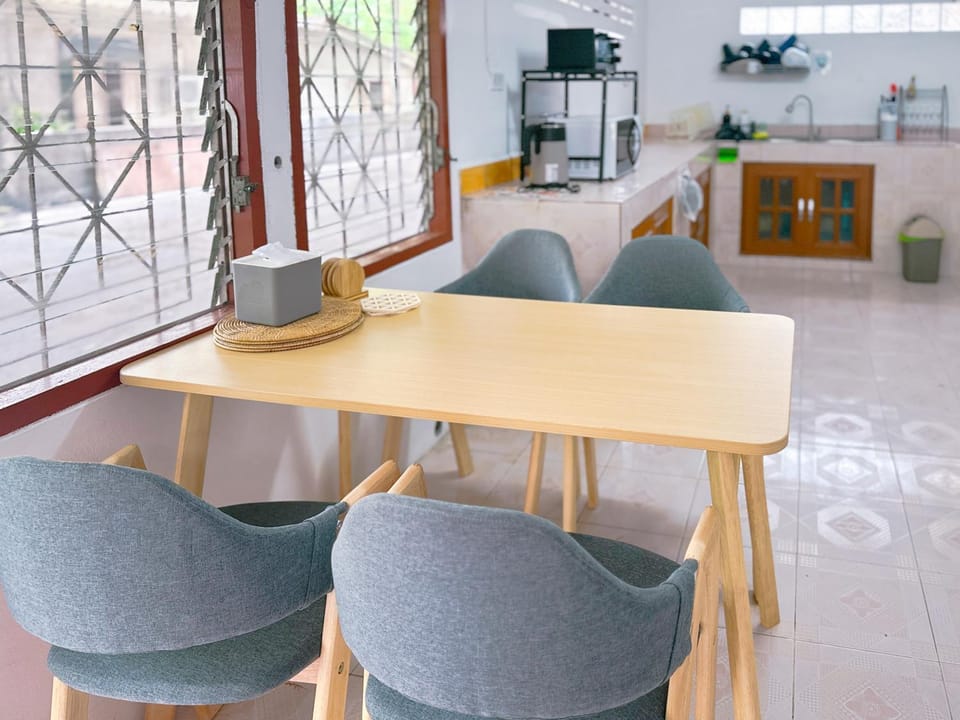 Restaurant/places to eat, Kitchen or kitchenette, Communal kitchen, kitchen