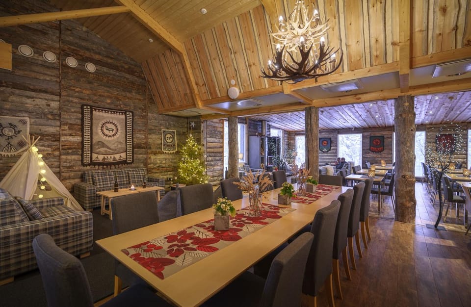 Restaurant/places to eat, Lounge or bar, Dining area