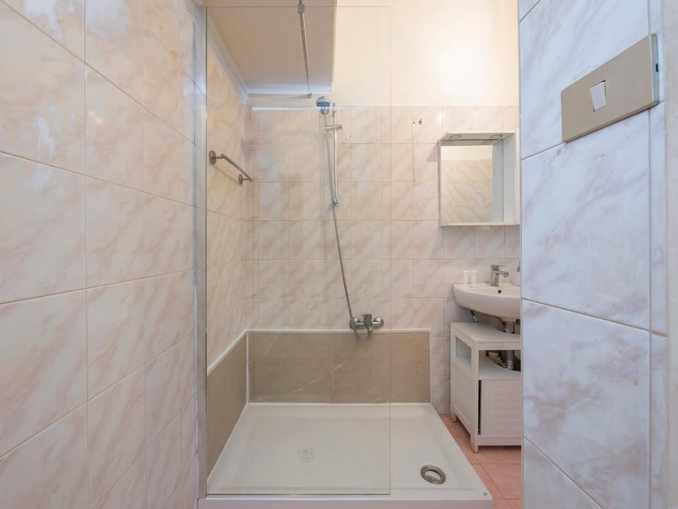 Shower, Toilet, towels