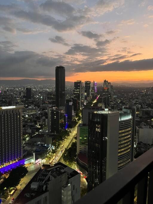 KingSize Suite in Reforma Jacuzzi & Awesome Mexico City View Apartment in Mexico City