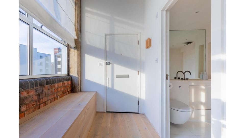 Chic 1BD Warehouse Conversion Hackney Apartment in London Borough of Hackney