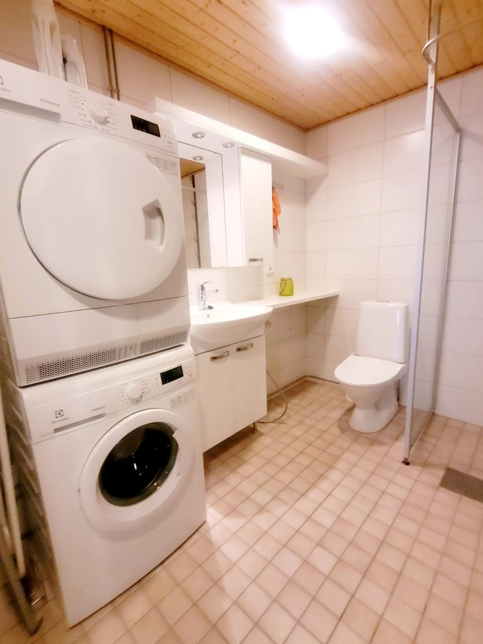 Shower, Toilet, washing machine, dryer