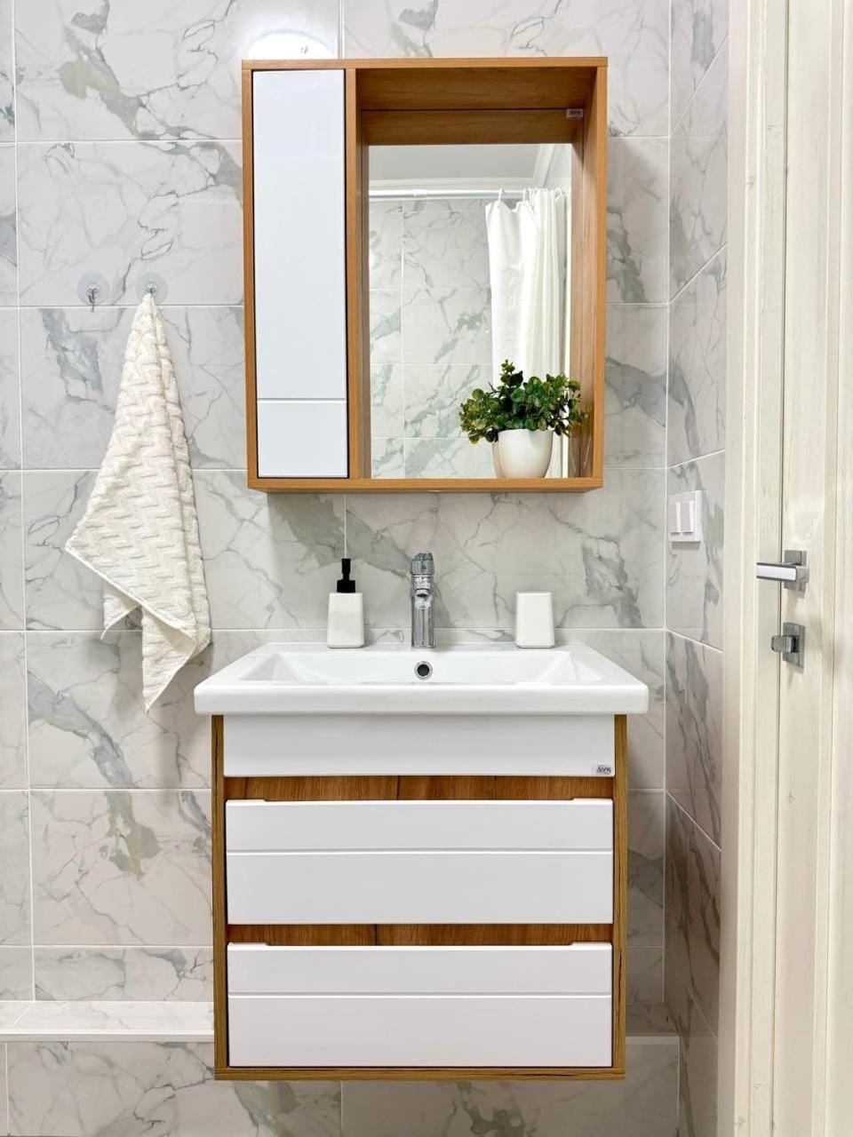 Bathroom, towels