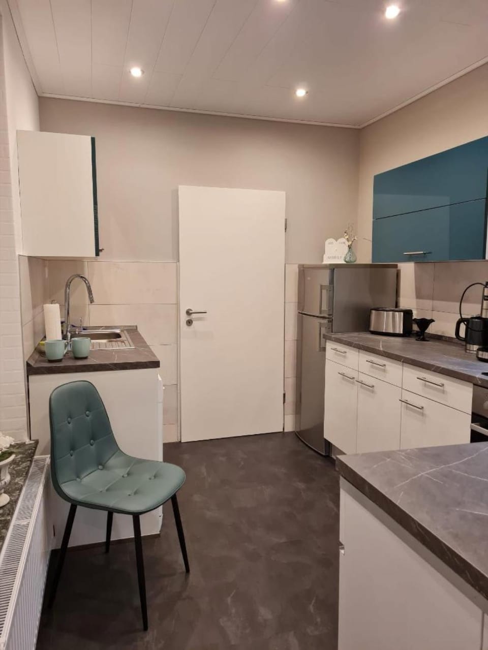 Kitchen or kitchenette, Living room