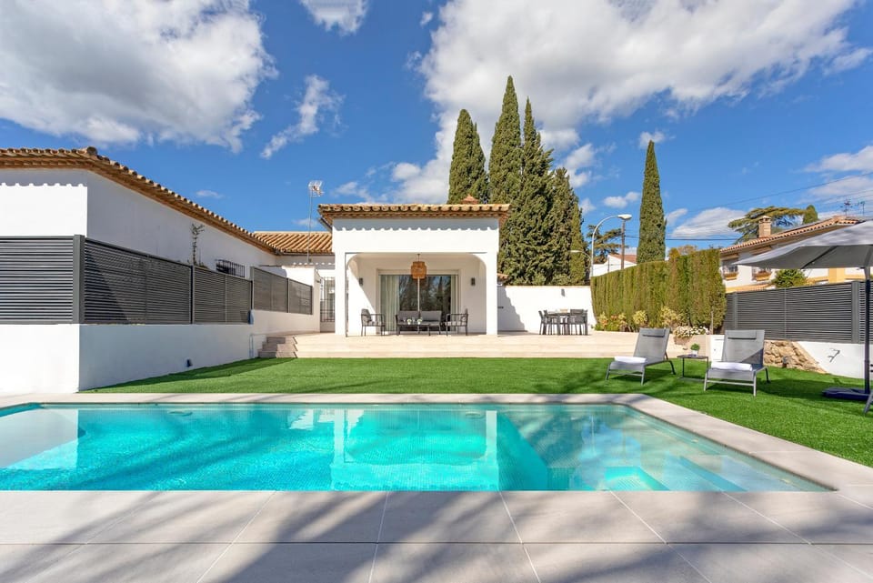 Property building, Patio, Spring, Day, Summer, Garden, Garden view, Pool view, Swimming pool, sunbed