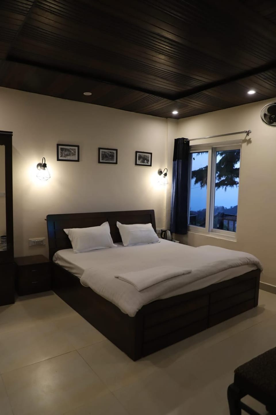 Bed, Photo of the whole room, Bedroom