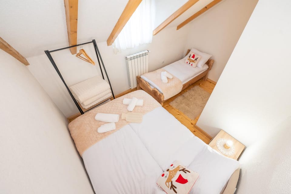 Photo of the whole room, Bedroom