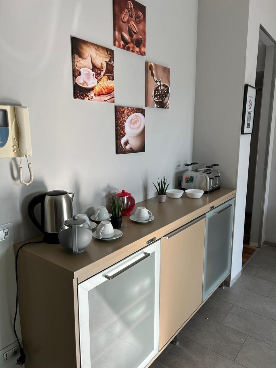 Coffee/tea facilities, Kitchen or kitchenette, Breakfast
