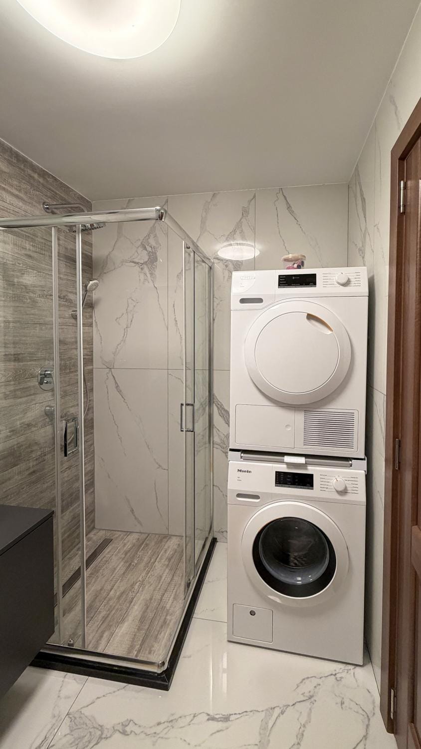 Shower, Bathroom, washing machine, dryer