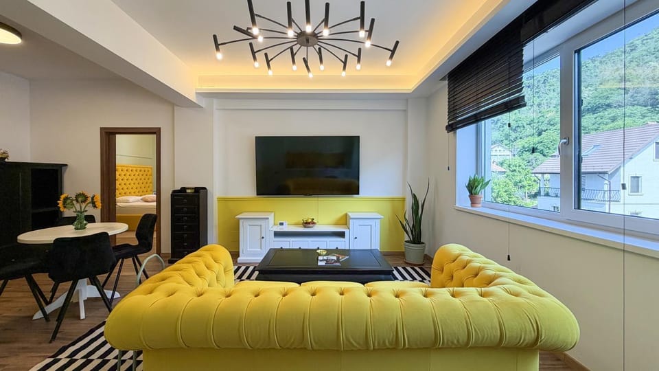 Communal lounge/ TV room, TV and multimedia, Living room, Dining area