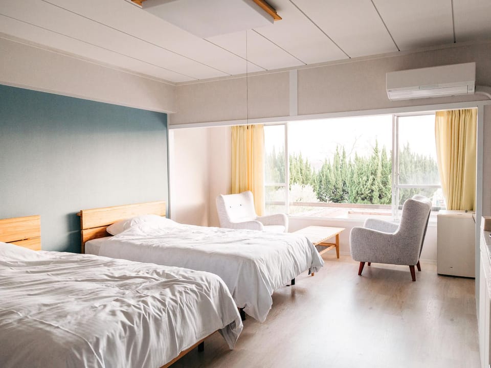 Bed, Photo of the whole room, air conditioner