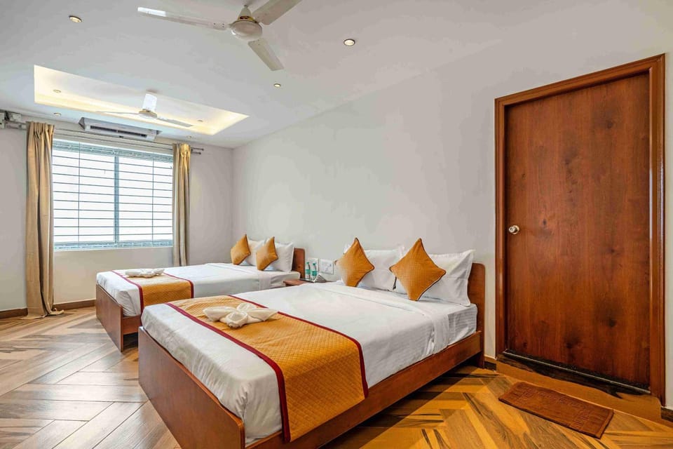 Bed, Photo of the whole room, Bedroom, wardrobe, air conditioner