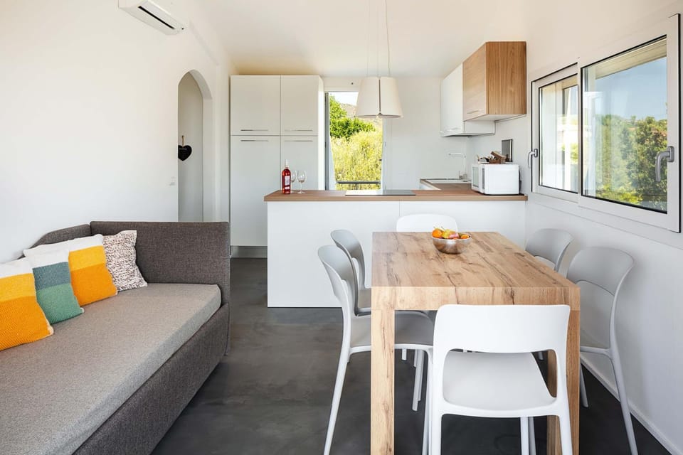 Kitchen or kitchenette, Living room, Seating area, Dining area, air conditioner