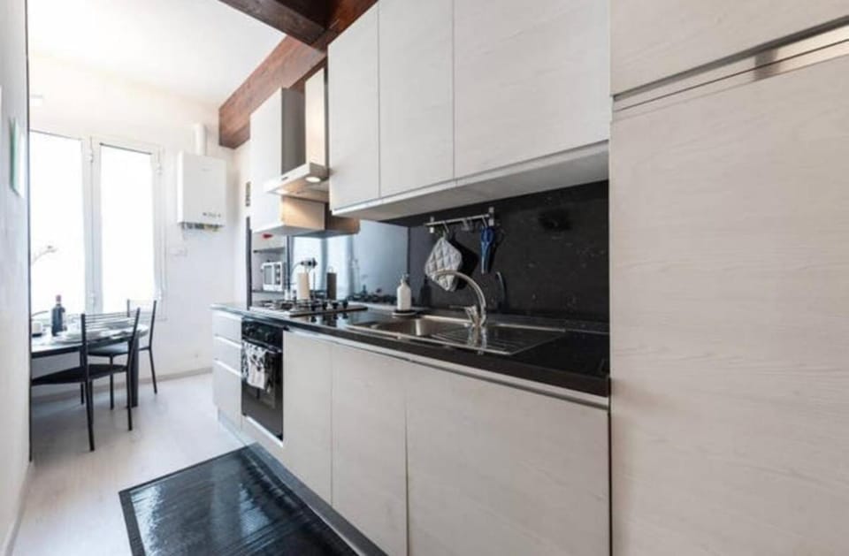 Kitchen or kitchenette, Dining area, dishwasher, minibar, oven, stove
