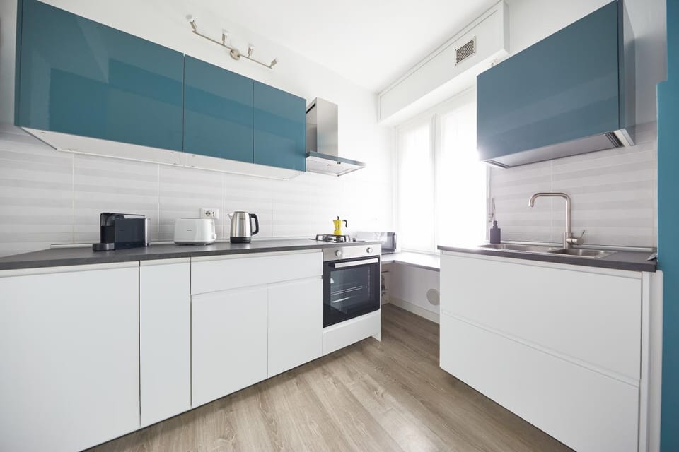 Coffee/tea facilities, Kitchen or kitchenette, dishwasher, oven, stove, toaster