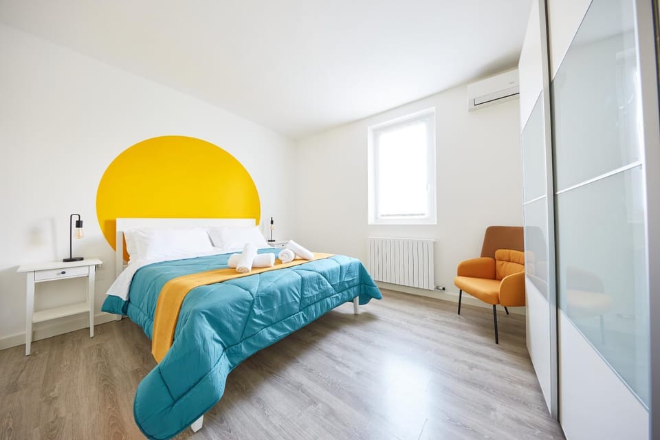 Bed, Photo of the whole room, Bedroom, air conditioner