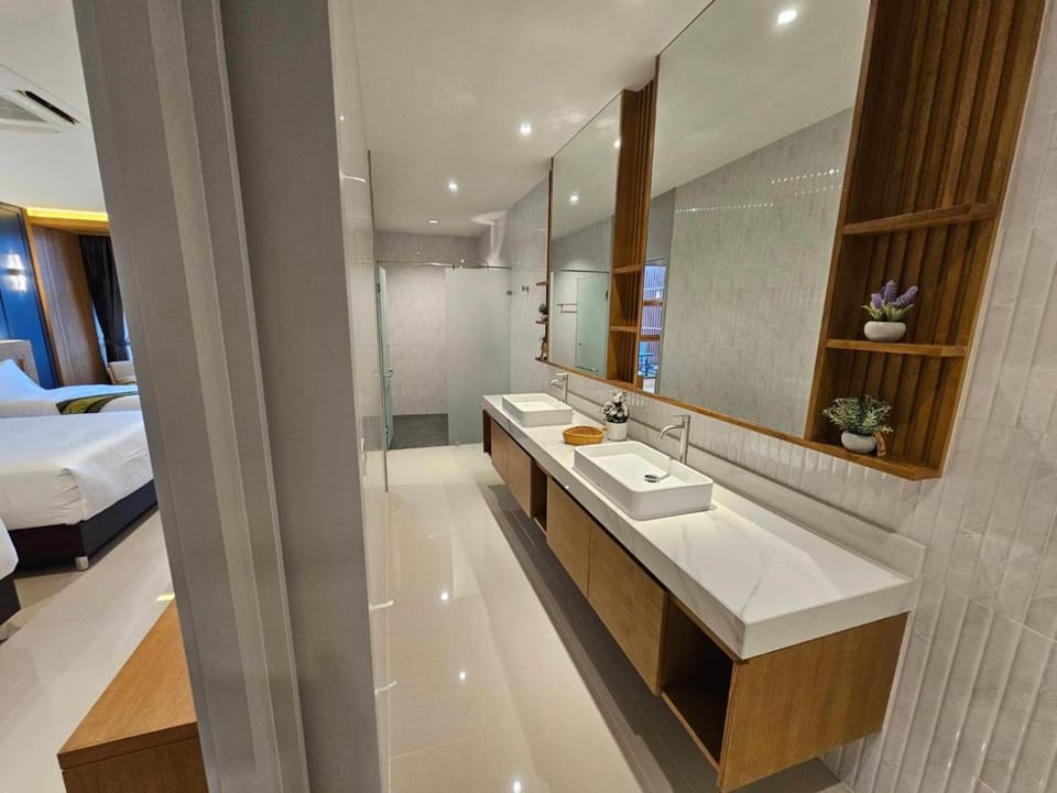 Bathroom, Bath