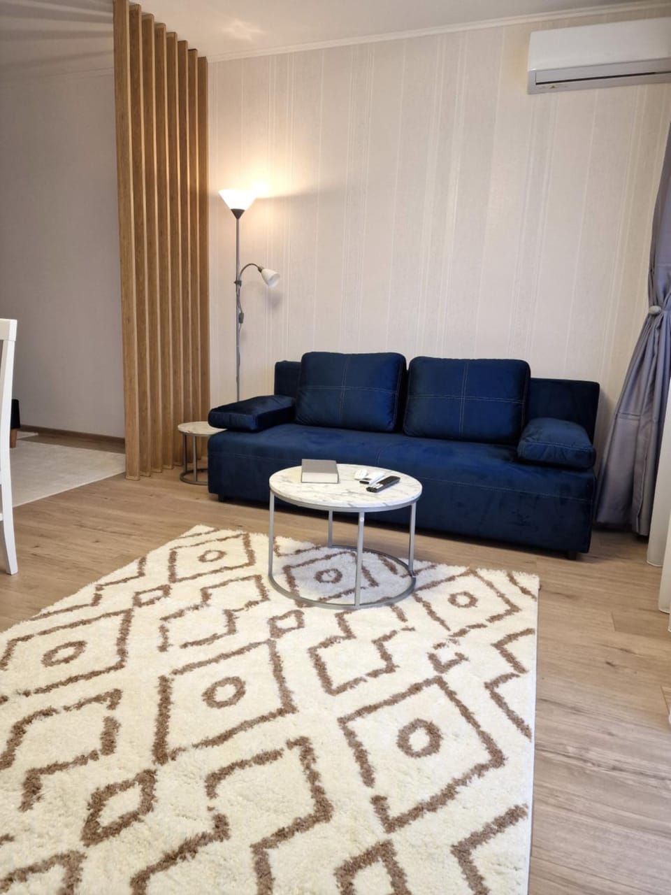 Living room, Seating area, air conditioner