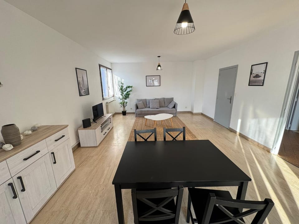 120m T4 terrasse et parking - Stade-Eurexpo-Lyon Apartment in Auvergne-Rhône-Alpes