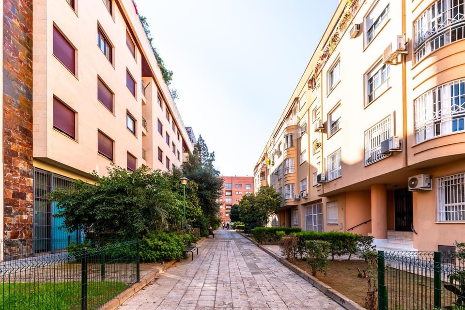 Property building, Neighbourhood