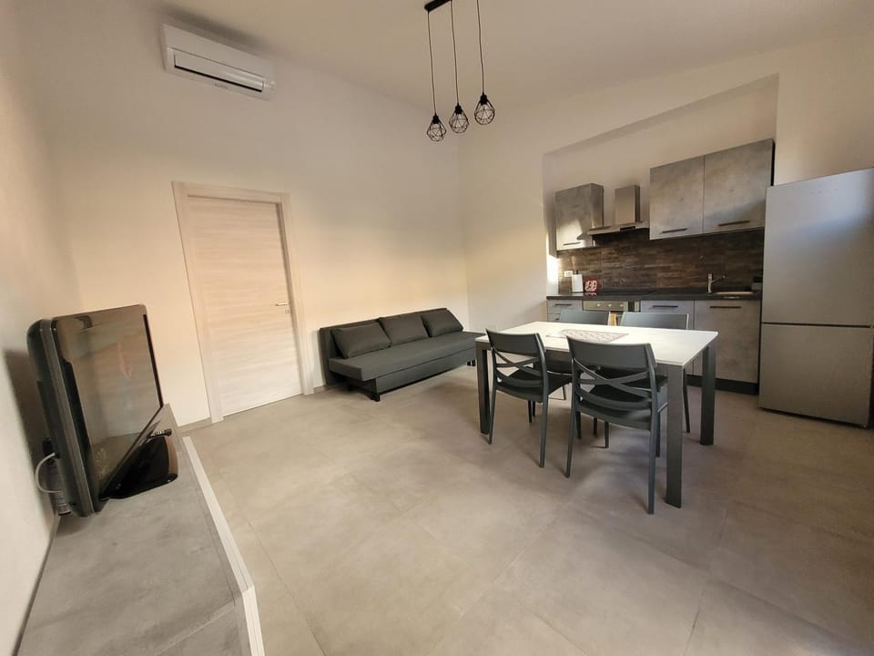 Kitchen or kitchenette, Dining area, oven, air conditioner