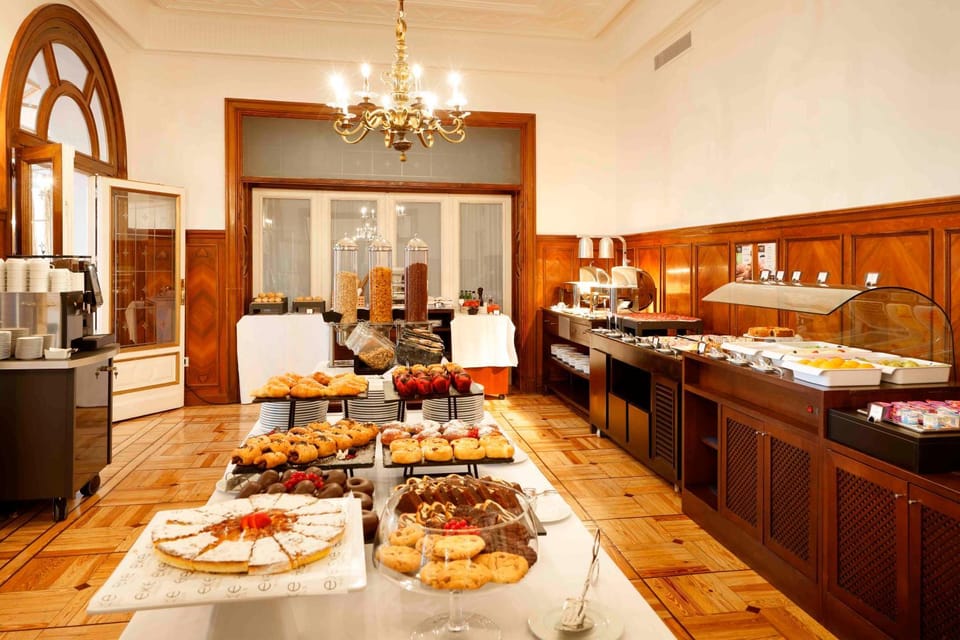 Lounge or bar, Buffet breakfast