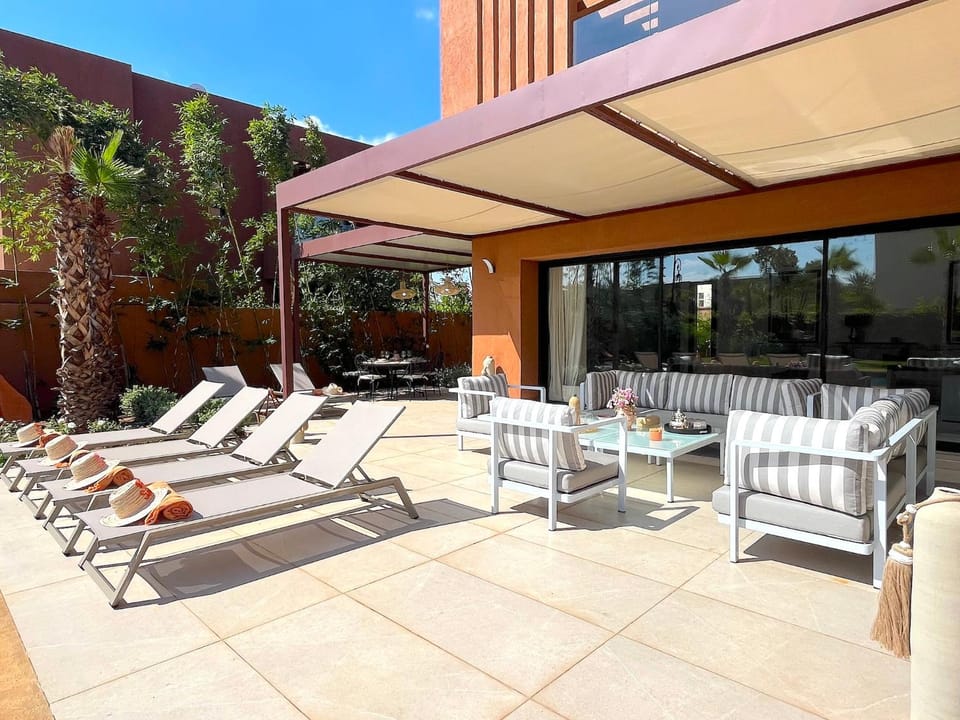 Patio, Seating area, sunbed