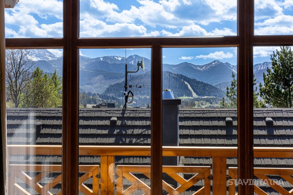View (from property/room), Balcony/Terrace, Mountain view