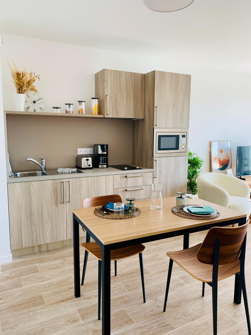 Kitchen or kitchenette, Dining area, stove, toaster