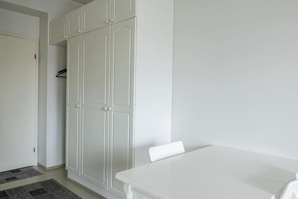 Photo of the whole room, Bedroom, wardrobe