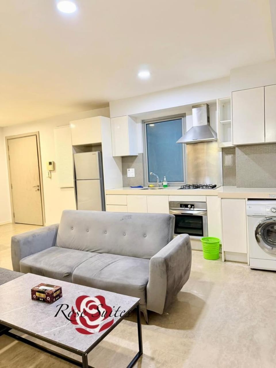 Kitchen or kitchenette, Living room, washing machine