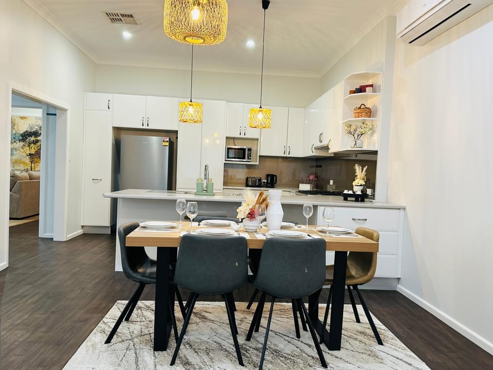 Kitchen or kitchenette, Living room, Seating area, Dining area, stove, air conditioner
