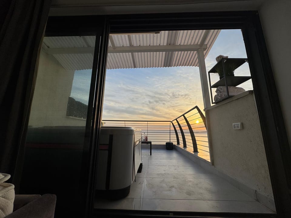 Natural landscape, View (from property/room), Balcony/Terrace, Sunrise, Sunset