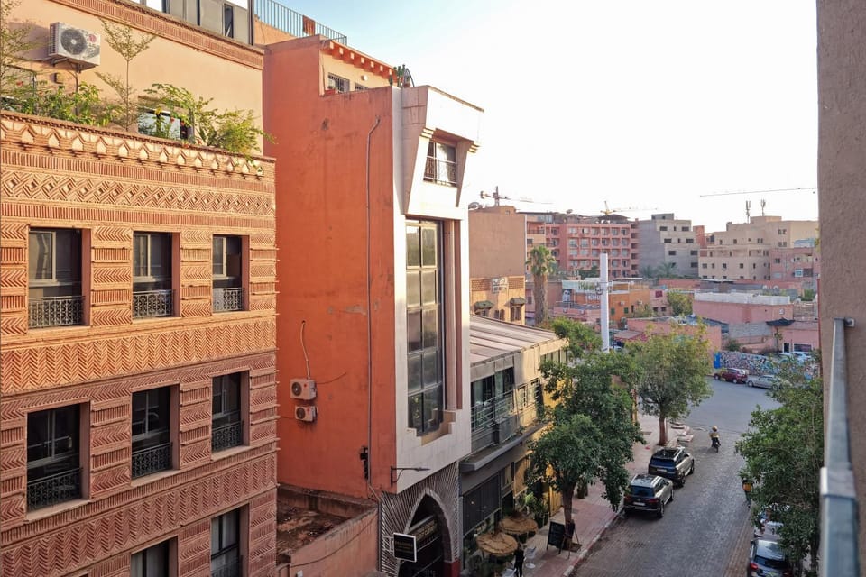 Property building, Day, Neighbourhood, City view, Street view, Location, Parking