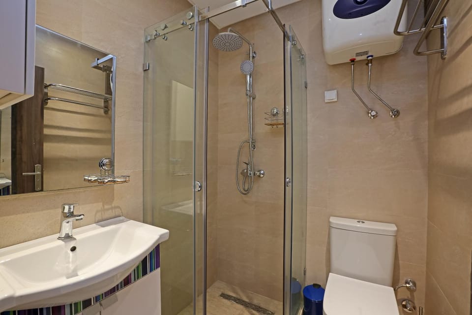 Shower, Toilet, Bathroom, towels