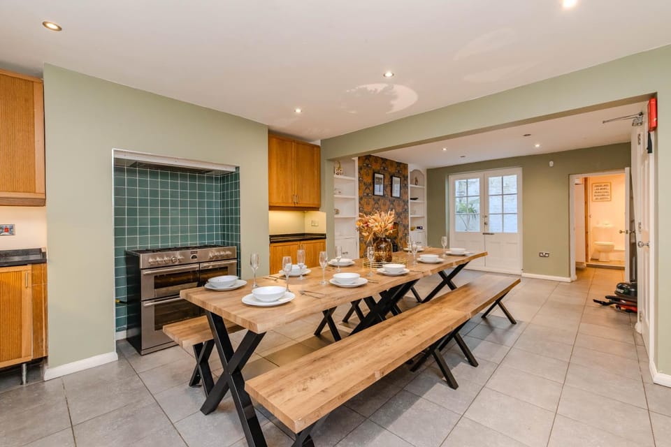 Spacious 5-Bedroom Home with Patio in the Heart of Kemptown Apartment in Brighton