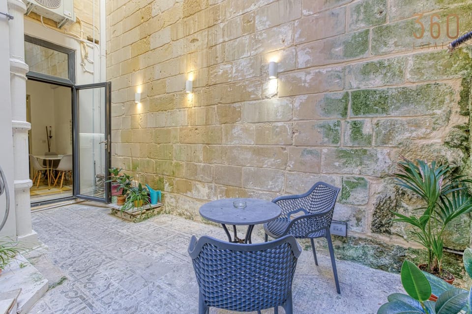 Patio, Day