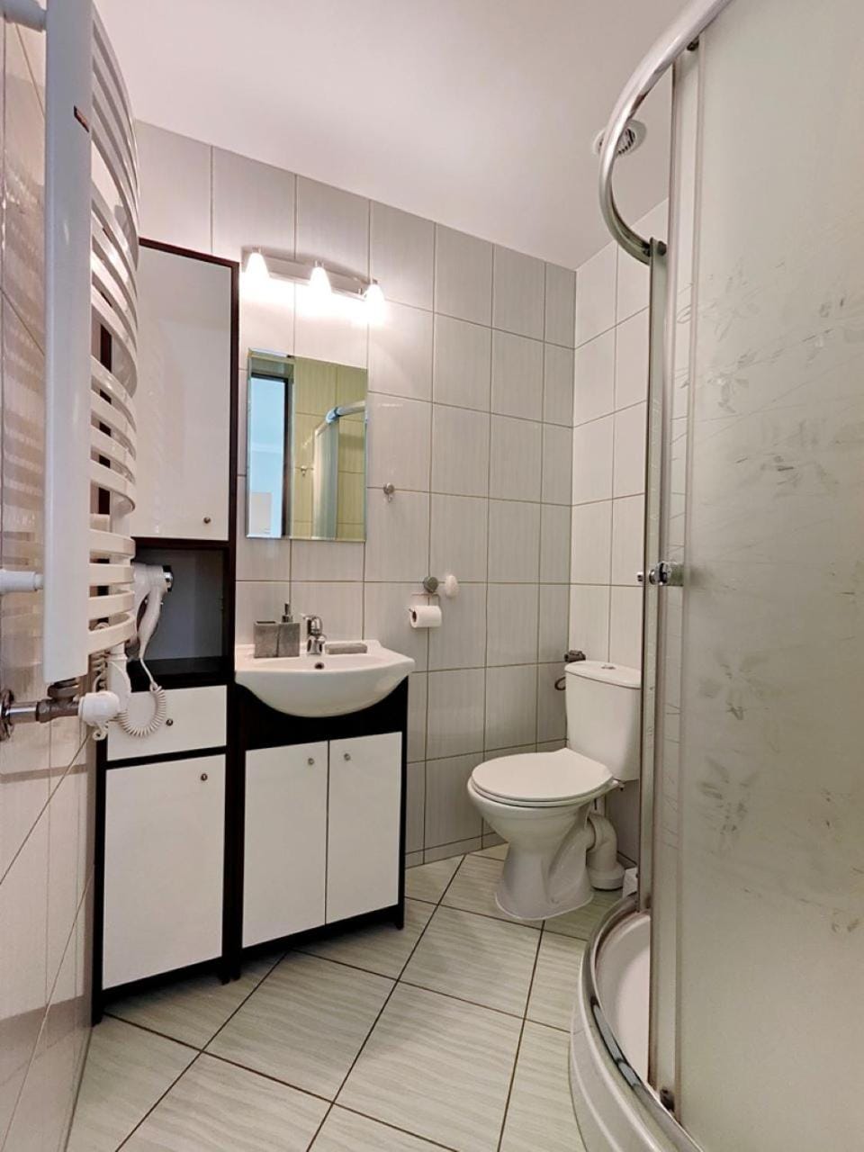 Shower, Toilet, Bathroom, hair dryier