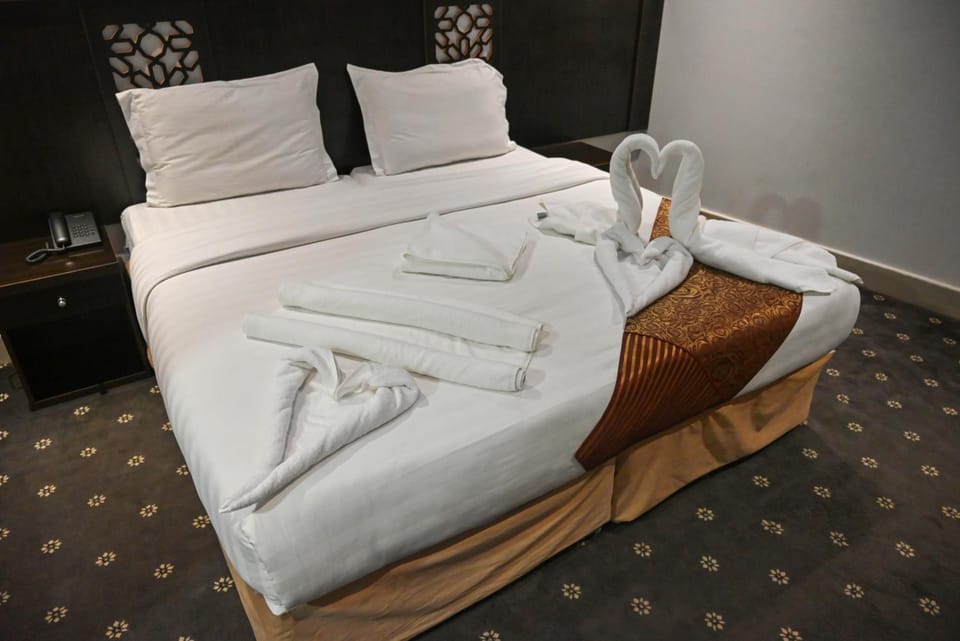 Bed, Photo of the whole room, Bedroom, towels