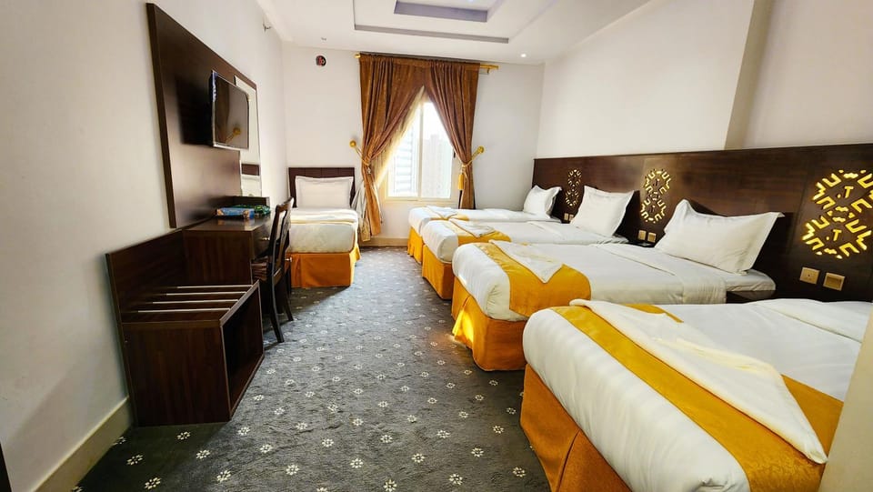 Bed, TV and multimedia, Photo of the whole room