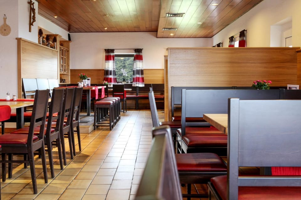 Restaurant/places to eat, Restaurant/places to eat