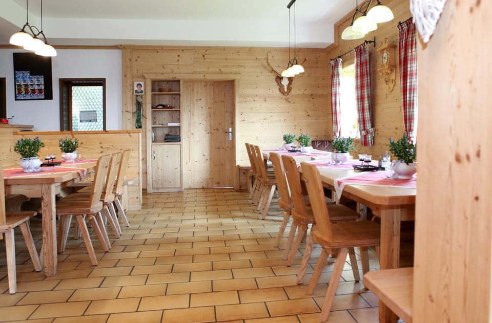 Restaurant/places to eat, Restaurant/places to eat